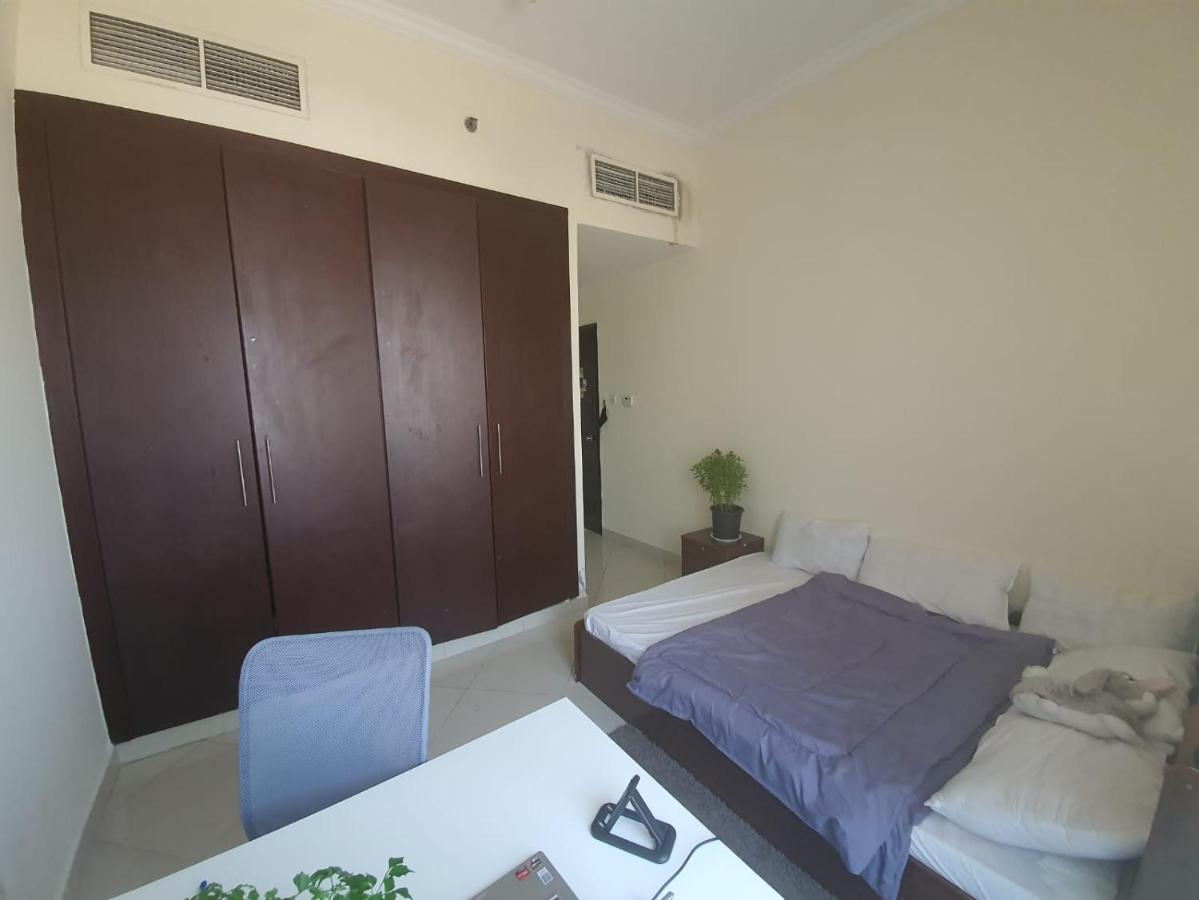 One Masterbedroom In 2 Bedroom Apt,Al Darwesh,Al Barsha 1 Dubai Exterior photo